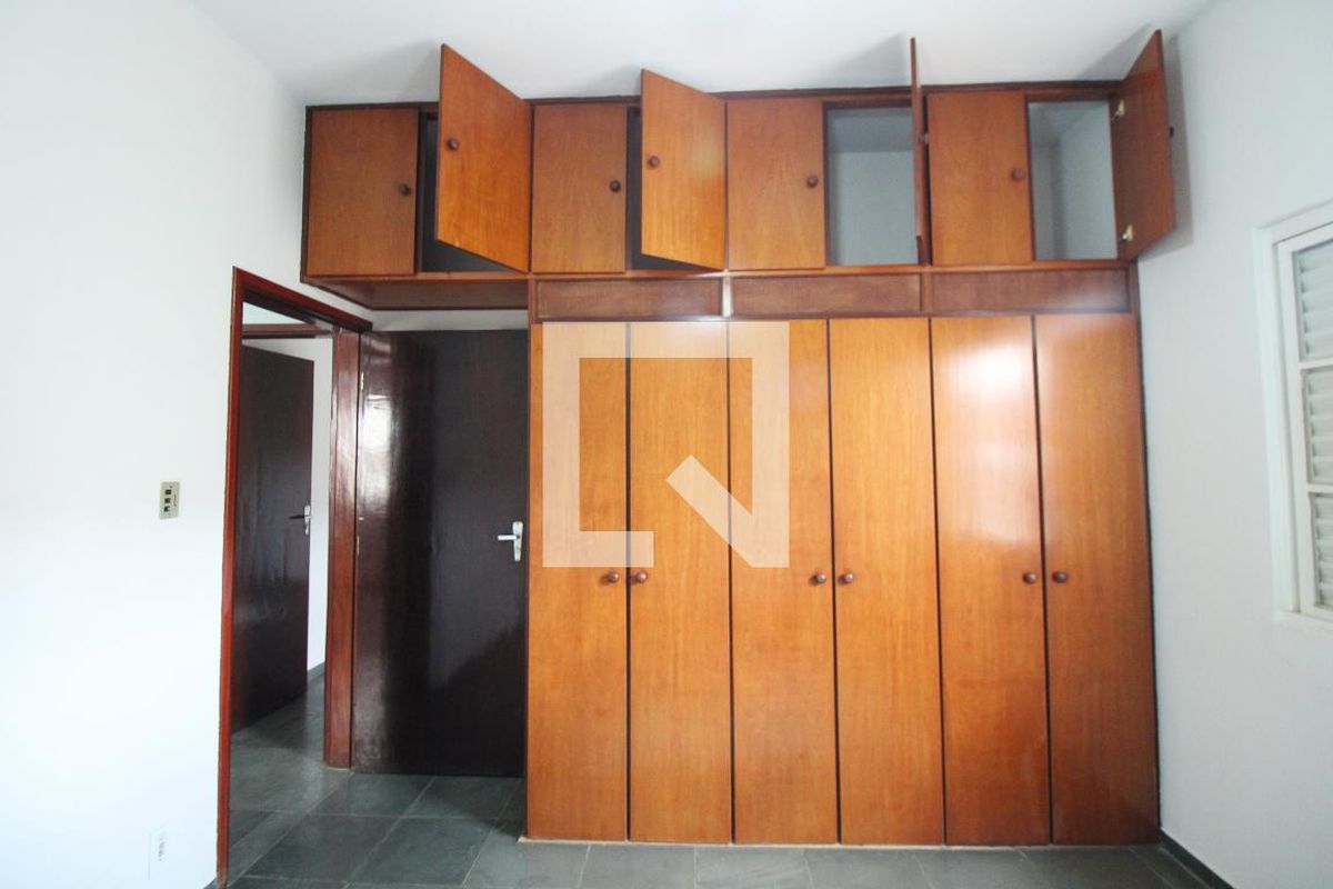 Casa à Venda - Jardim Flamboyant, 3 Quartos,  213 m2 em , Campinas - sp | SoloBR