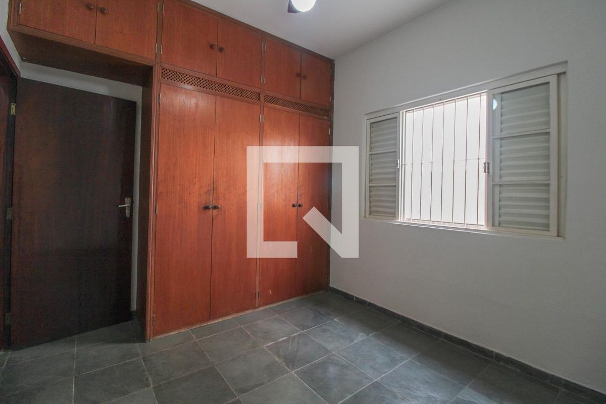 Casa à Venda - Jardim Flamboyant, 3 Quartos,  213 m2 em , Campinas - sp | SoloBR