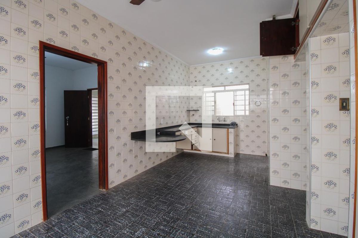 Casa à Venda - Jardim Flamboyant, 3 Quartos,  213 m2 em , Campinas - sp | SoloBR