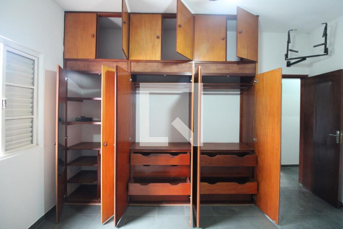 Casa à Venda - Jardim Flamboyant, 3 Quartos,  213 m2 em , Campinas - sp | SoloBR