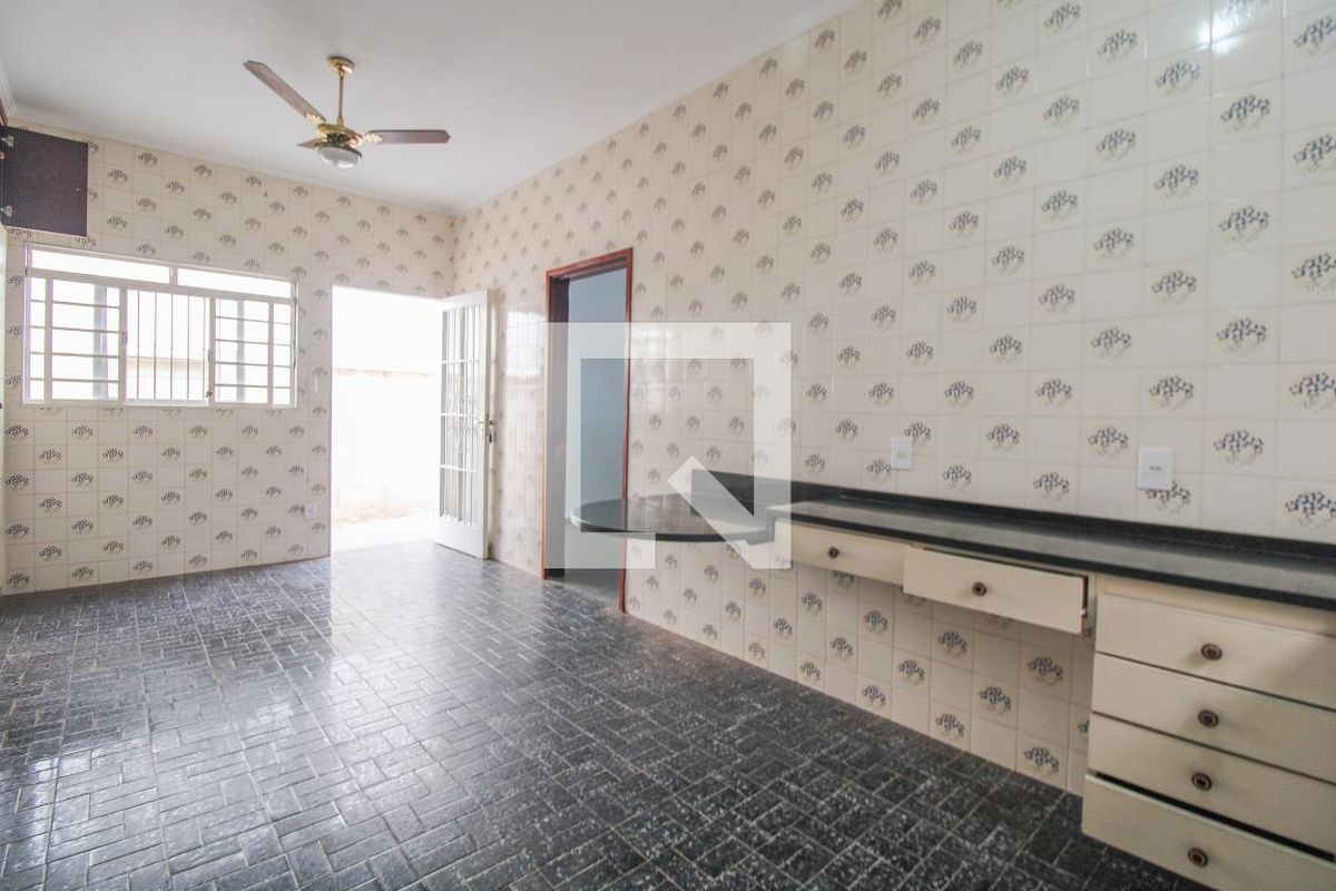 Casa à Venda - Jardim Flamboyant, 3 Quartos,  213 m2 em , Campinas - sp | SoloBR