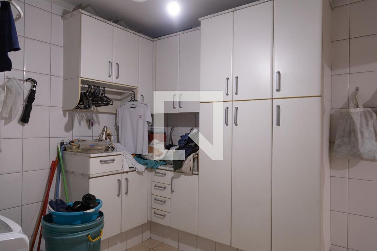 Casa, 5 quartos, 240 m² - Foto 47