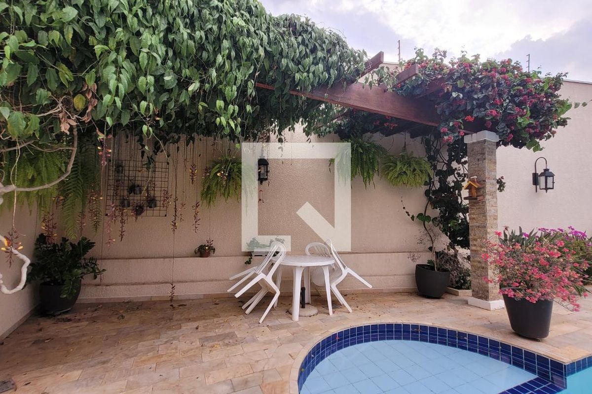 Casa à Venda - Nova Campinas, 4 Quartos,  300 m2 em , Campinas - sp | SoloBR