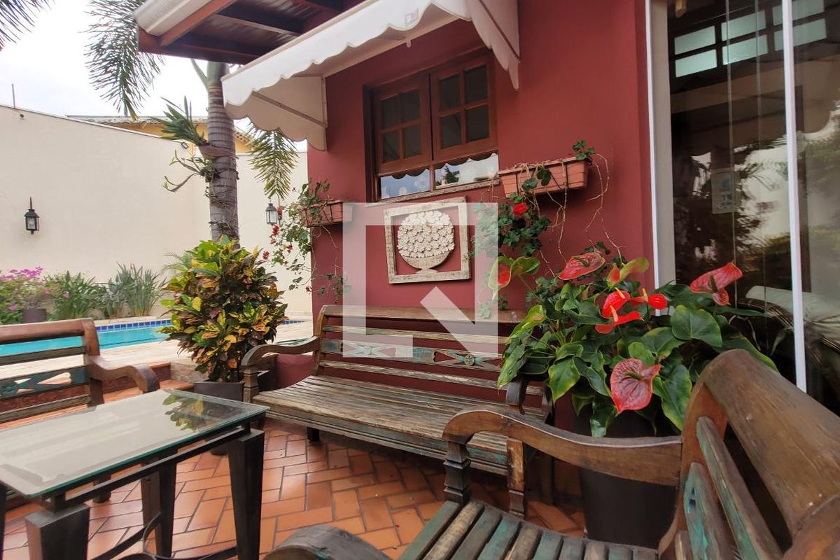 Casa à Venda - Nova Campinas, 4 Quartos,  300 m2 em , Campinas - sp | SoloBR