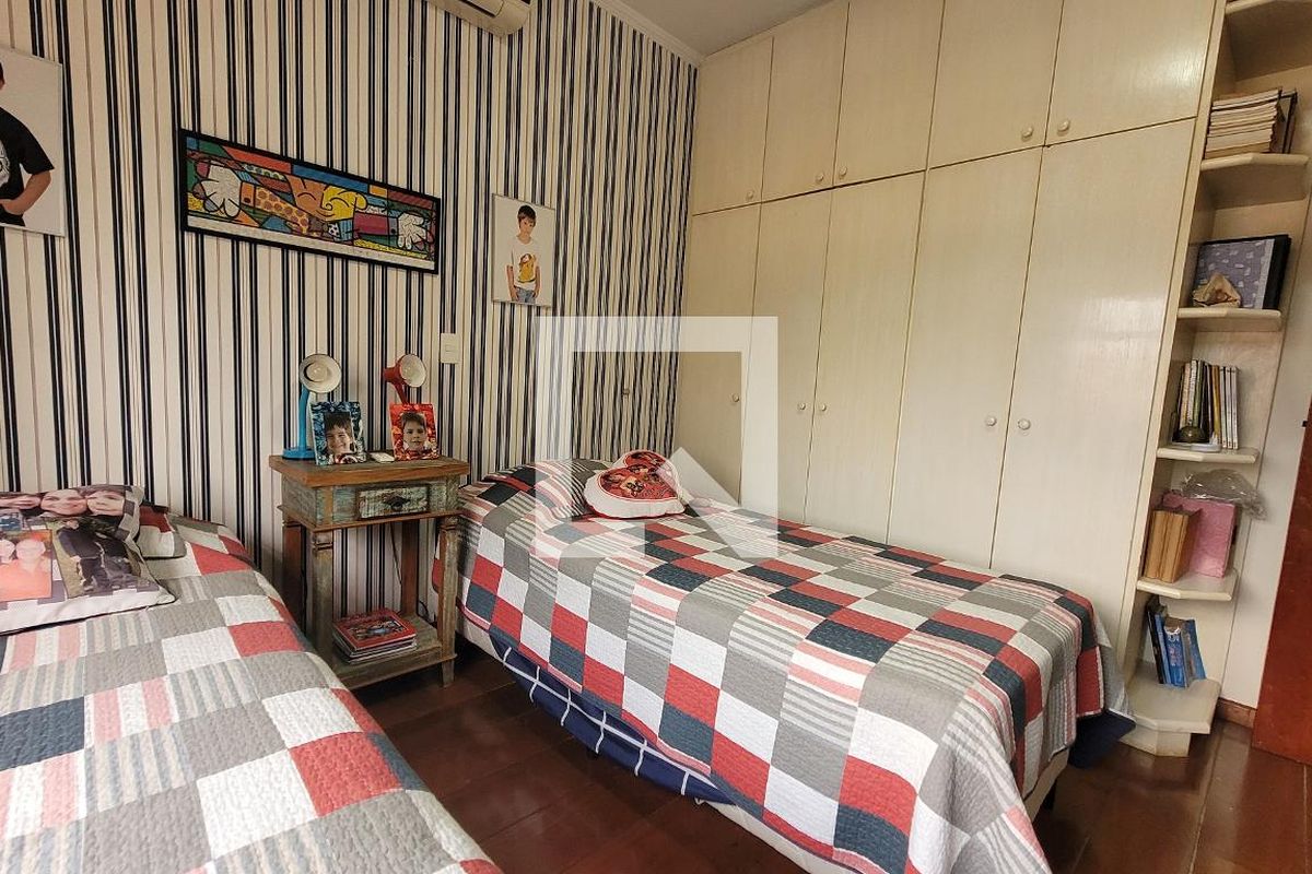 Casa à Venda - Nova Campinas, 4 Quartos,  300 m2 em , Campinas - sp | SoloBR