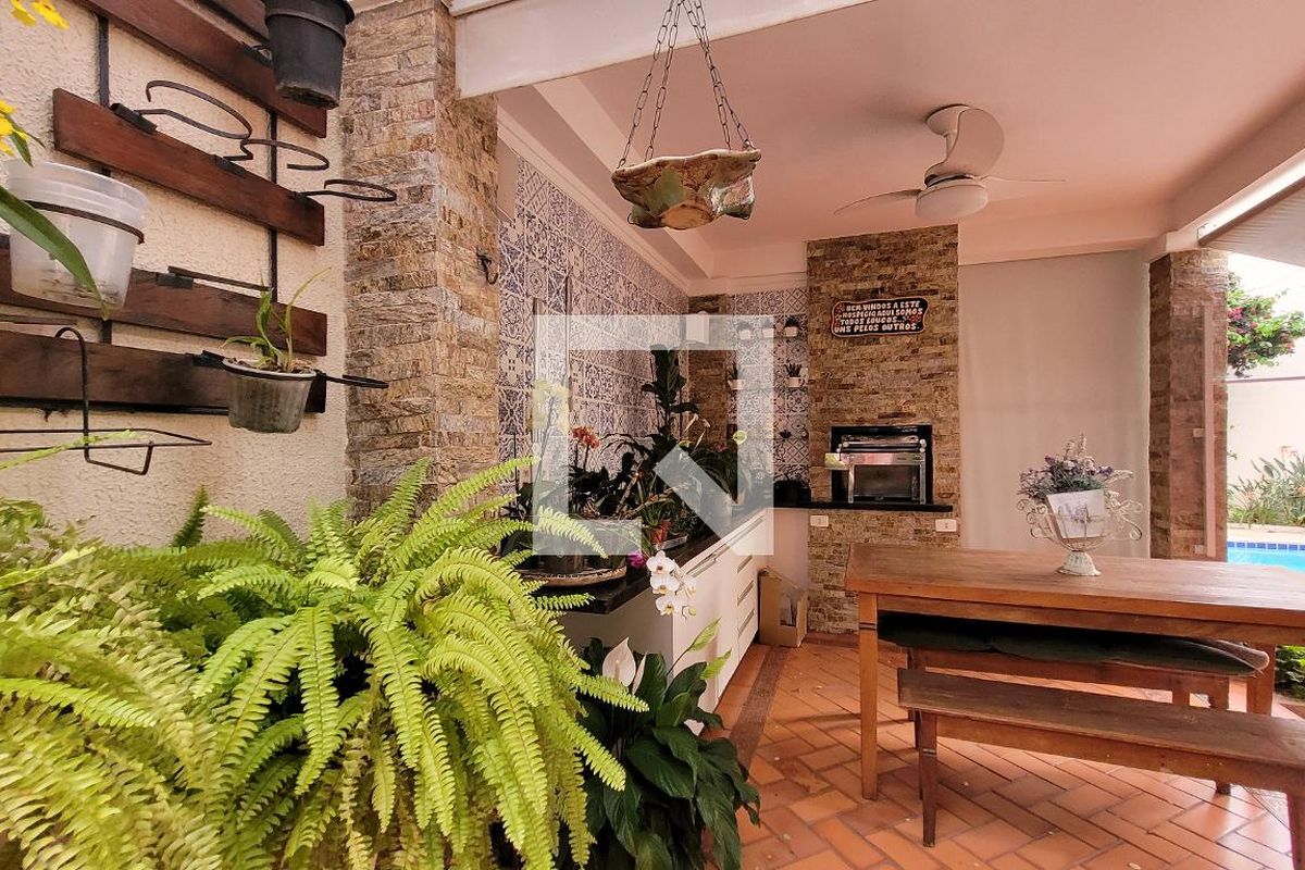 Casa à Venda - Nova Campinas, 4 Quartos,  300 m2 em , Campinas - sp | SoloBR
