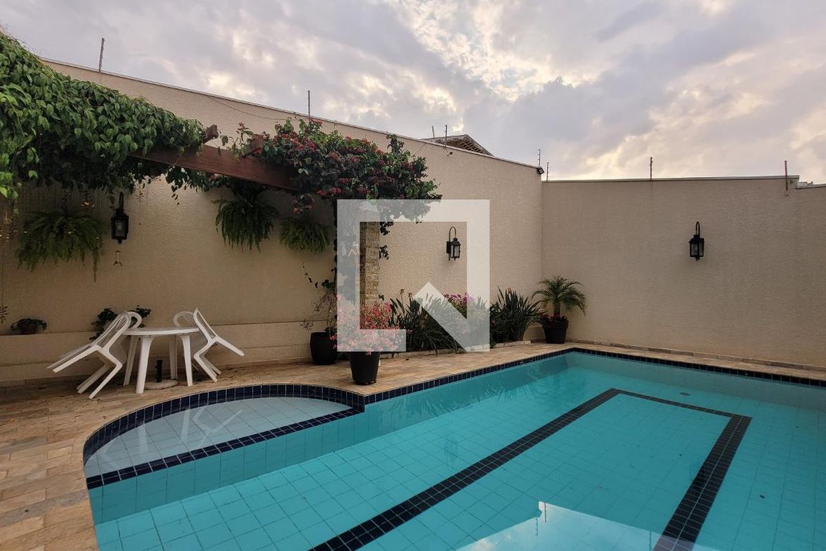 Casa à Venda - Nova Campinas, 4 Quartos,  300 m2 em , Campinas - sp | SoloBR