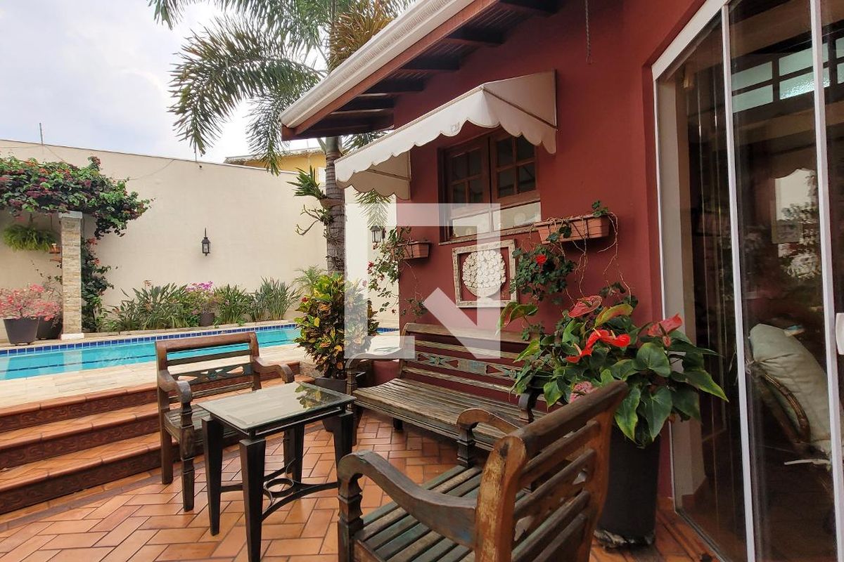 Casa à Venda - Nova Campinas, 4 Quartos,  300 m2 em , Campinas - sp | SoloBR