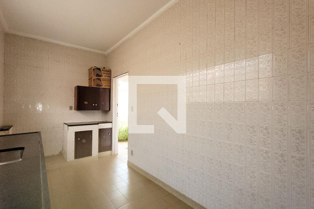Casa à Venda - Bosque, 3 Quartos,  300 m2 em , Campinas - sp | SoloBR