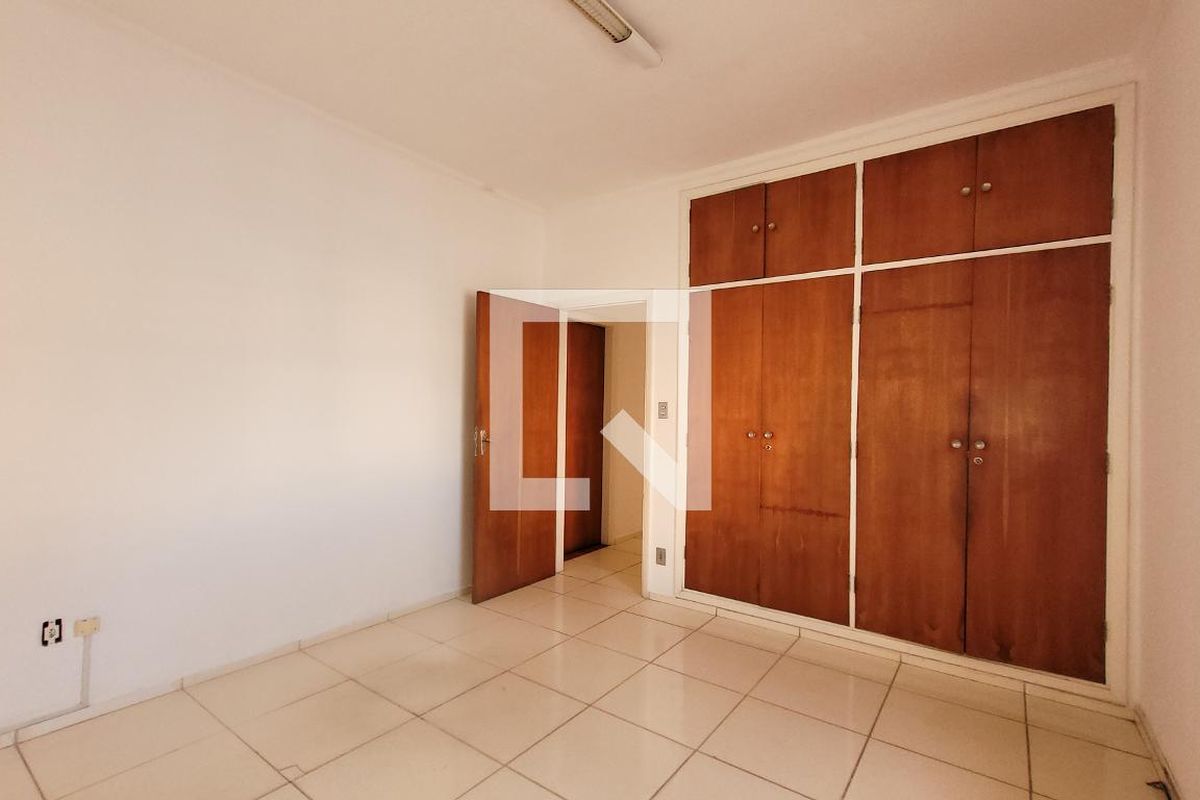 Casa à Venda - Bosque, 3 Quartos,  300 m2 em , Campinas - sp | SoloBR