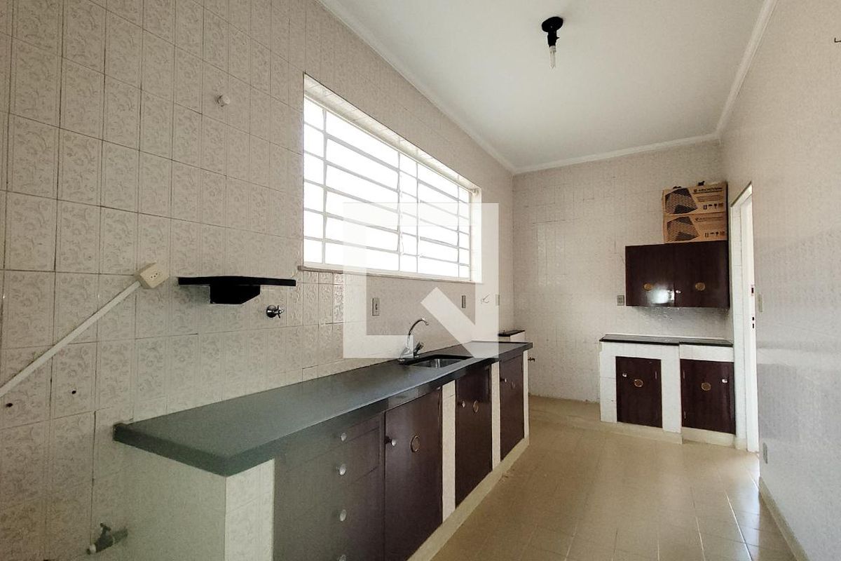 Casa à Venda - Bosque, 3 Quartos,  300 m2 em , Campinas - sp | SoloBR