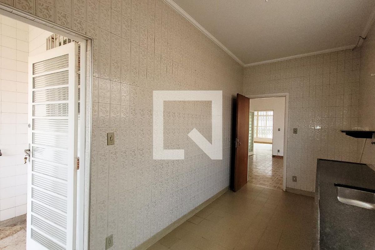 Casa à Venda - Bosque, 3 Quartos,  300 m2 em , Campinas - sp | SoloBR