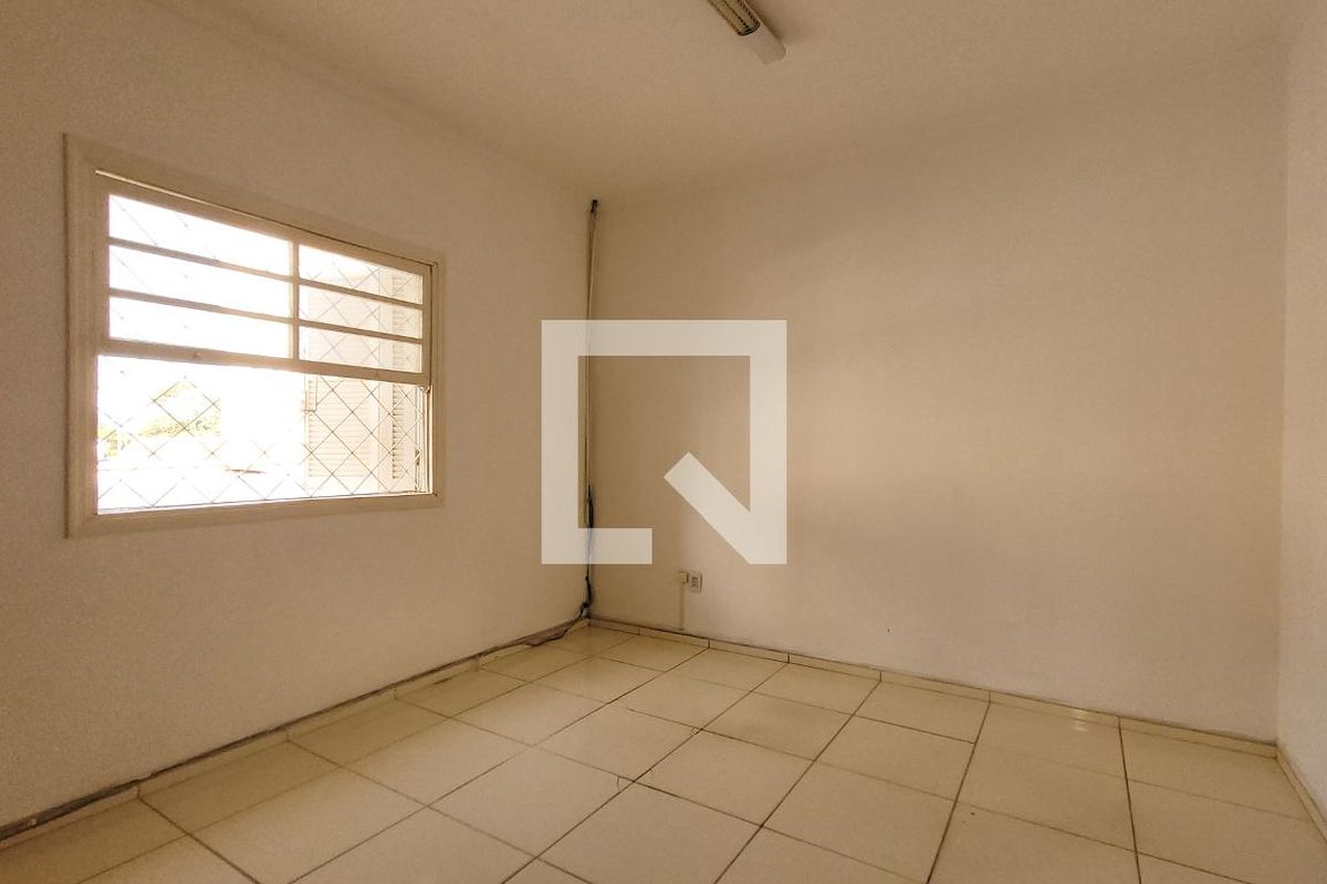 Casa à Venda - Bosque, 3 Quartos,  300 m2 em , Campinas - sp | SoloBR