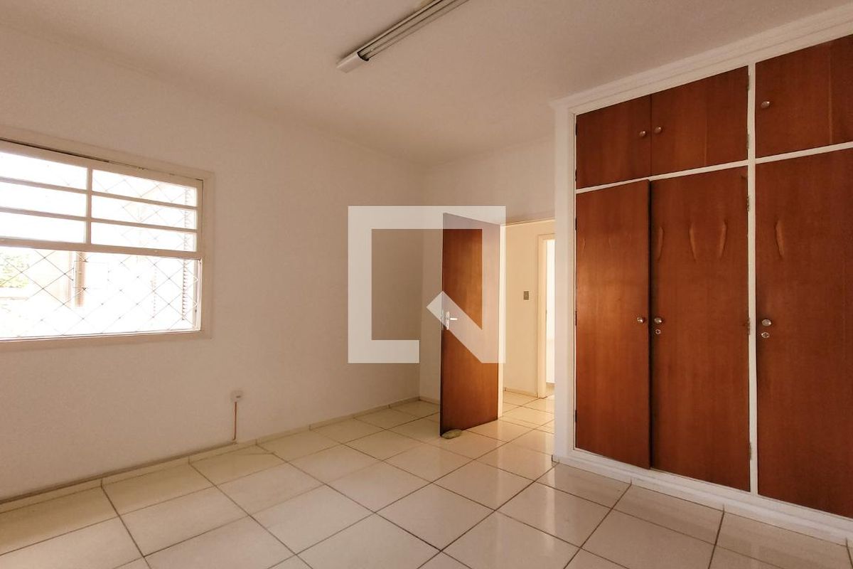 Casa à Venda - Bosque, 3 Quartos,  300 m2 em , Campinas - sp | SoloBR