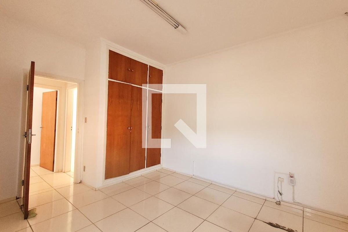 Casa à Venda - Bosque, 3 Quartos,  300 m2 em , Campinas - sp | SoloBR