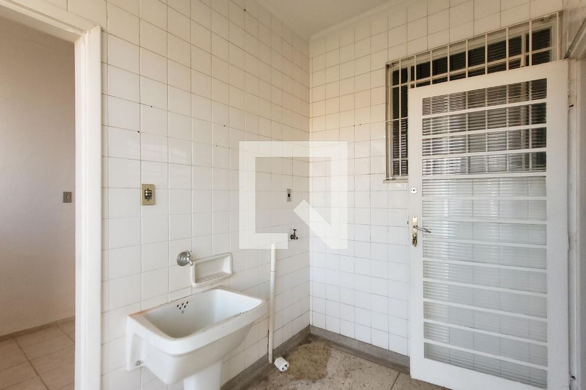 Casa à Venda - Bosque, 3 Quartos,  300 m2 em , Campinas - sp | SoloBR