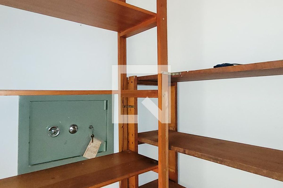 Casa à Venda - Bosque, 3 Quartos,  300 m2 em , Campinas - sp | SoloBR