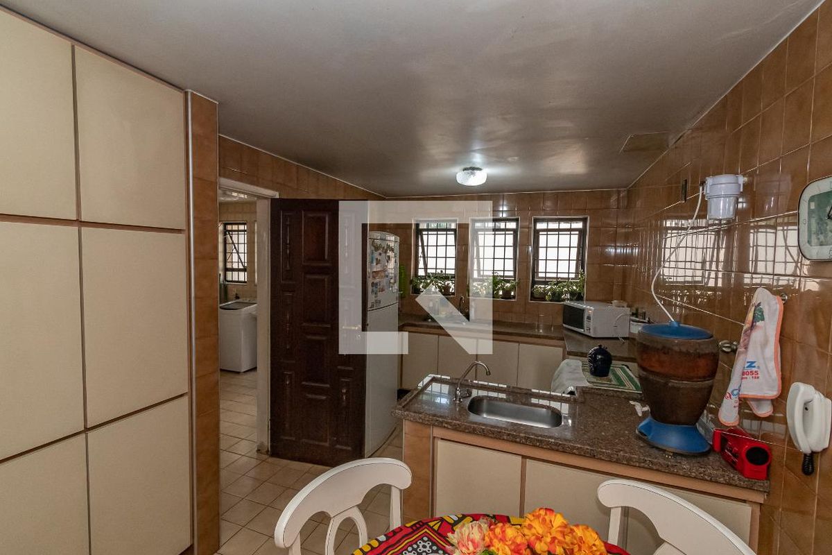 Casa à Venda - Nova Campinas, 4 Quartos,  278 m2 em , Campinas - sp | SoloBR