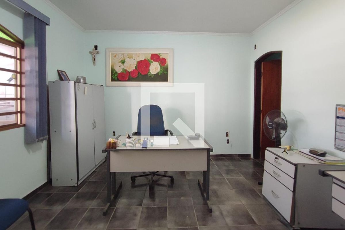 Casa à Venda - Jardim do Lago, 4 Quartos,  208 m2 em , Campinas - sp | SoloBR