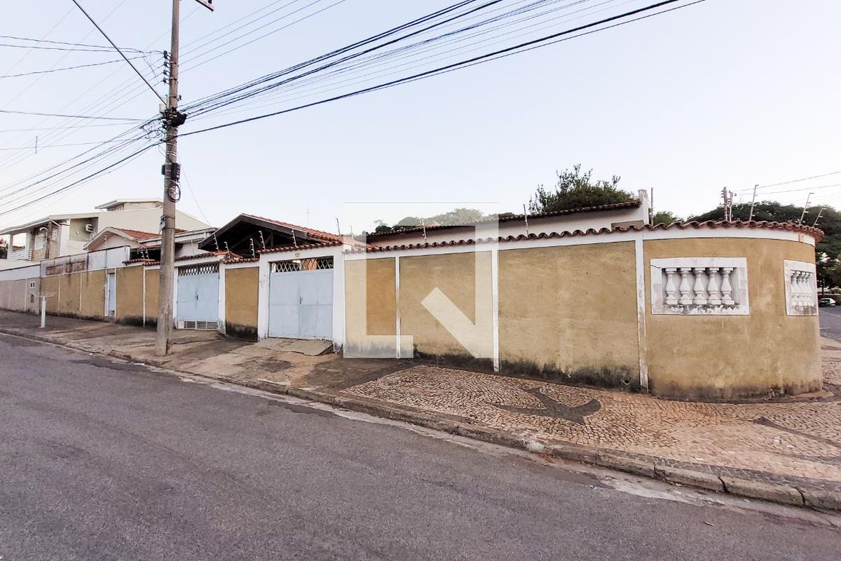 Casa à Venda - Jardim Flamboyant, 3 Quartos,  230 m2 em , Campinas - sp | SoloBR