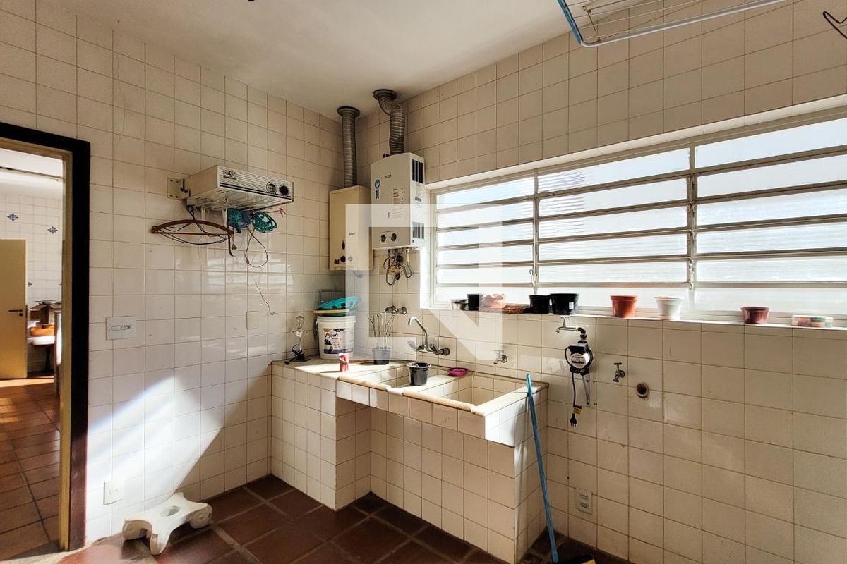 Casa à Venda - Jardim Chapadão, 4 Quartos,  280 m2 em , Campinas - sp | SoloBR