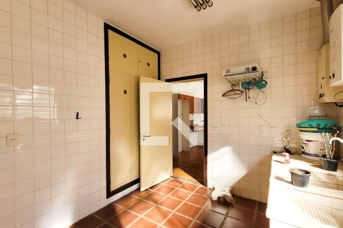 Casa à Venda - Jardim Chapadão, 4 Quartos,  280 m2 em , Campinas - sp | SoloBR