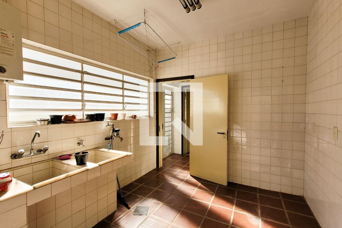 Casa à Venda - Jardim Chapadão, 4 Quartos,  280 m2 em , Campinas - sp | SoloBR