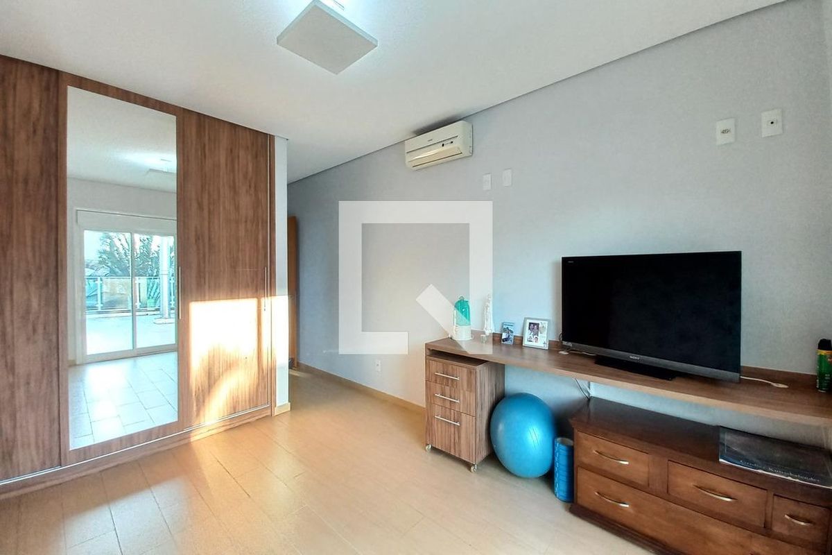 Casa à Venda - Swiss Park, 3 Quartos,  345 m2 em , Campinas - sp | SoloBR