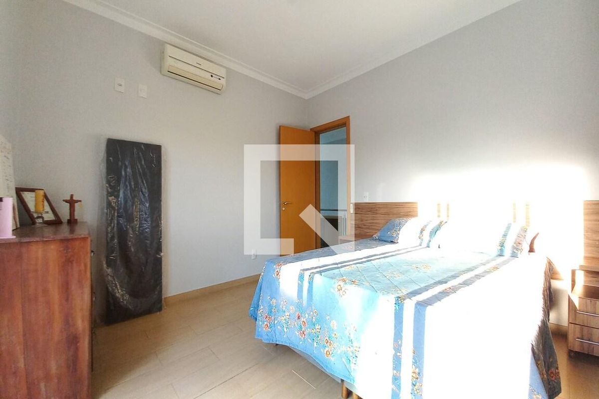 Casa à Venda - Swiss Park, 3 Quartos,  345 m2 em , Campinas - sp | SoloBR