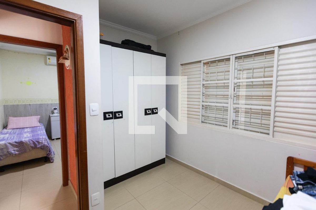 Casa à Venda - Jardim Flamboyant, 2 Quartos,  270 m2 em , Campinas - sp | SoloBR