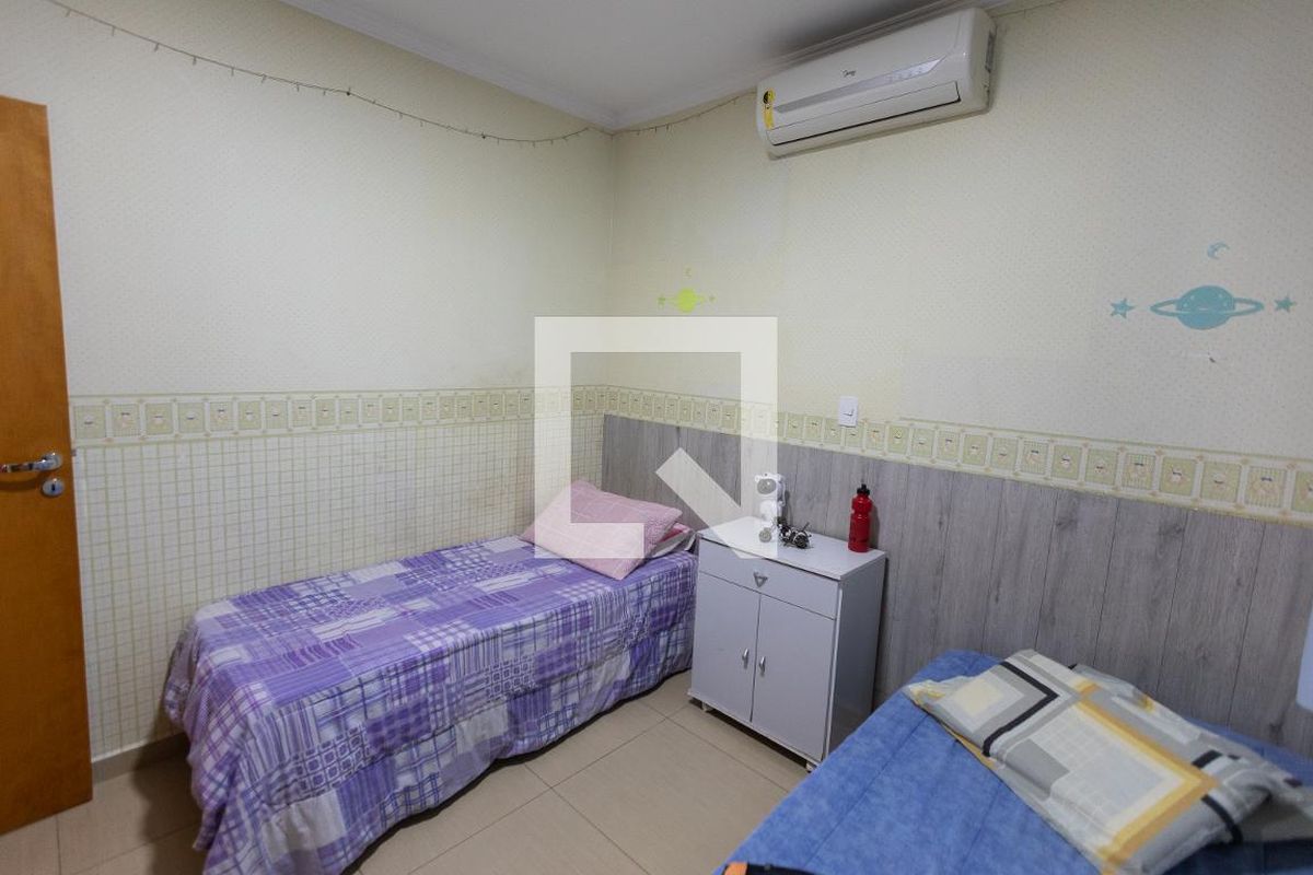 Casa à Venda - Jardim Flamboyant, 2 Quartos,  270 m2 em , Campinas - sp | SoloBR