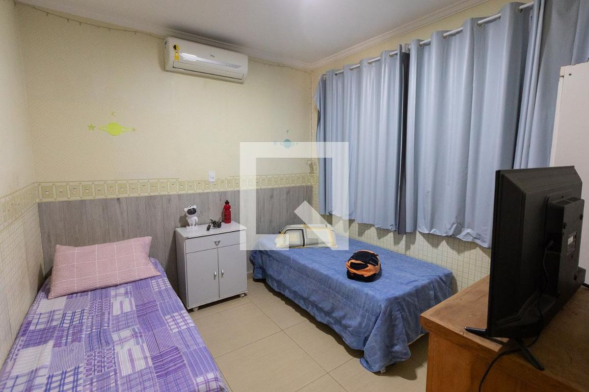 Casa à Venda - Jardim Flamboyant, 2 Quartos,  270 m2 em , Campinas - sp | SoloBR