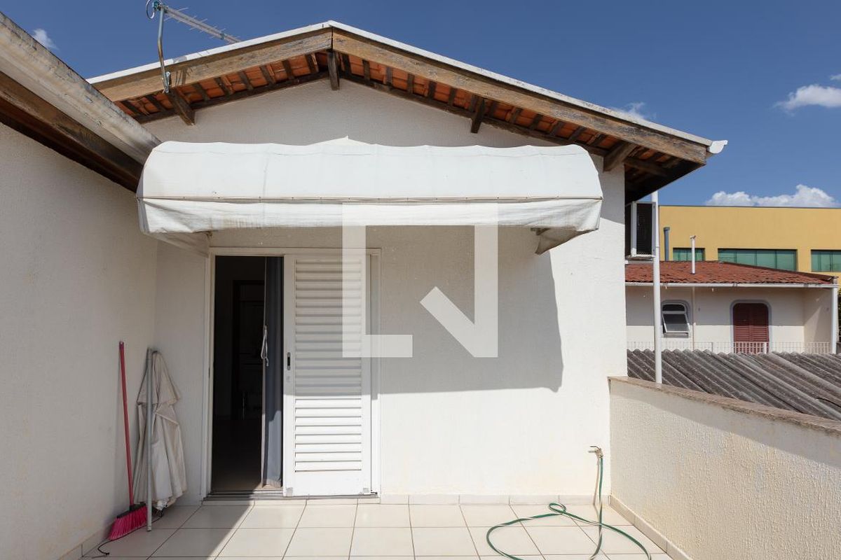 Casa à Venda - Jardim Flamboyant, 2 Quartos,  270 m2 em , Campinas - sp | SoloBR