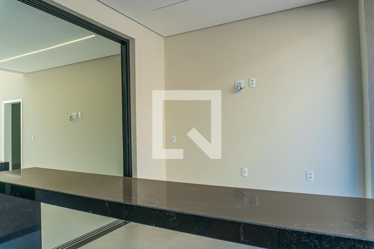 Casa à Venda - Swiss Park, 3 Quartos,  232 m2 em , Campinas - sp | SoloBR