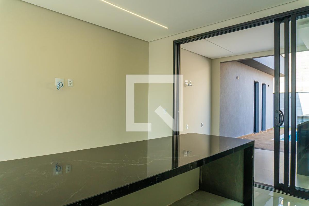 Casa à Venda - Swiss Park, 3 Quartos,  232 m2 em , Campinas - sp | SoloBR