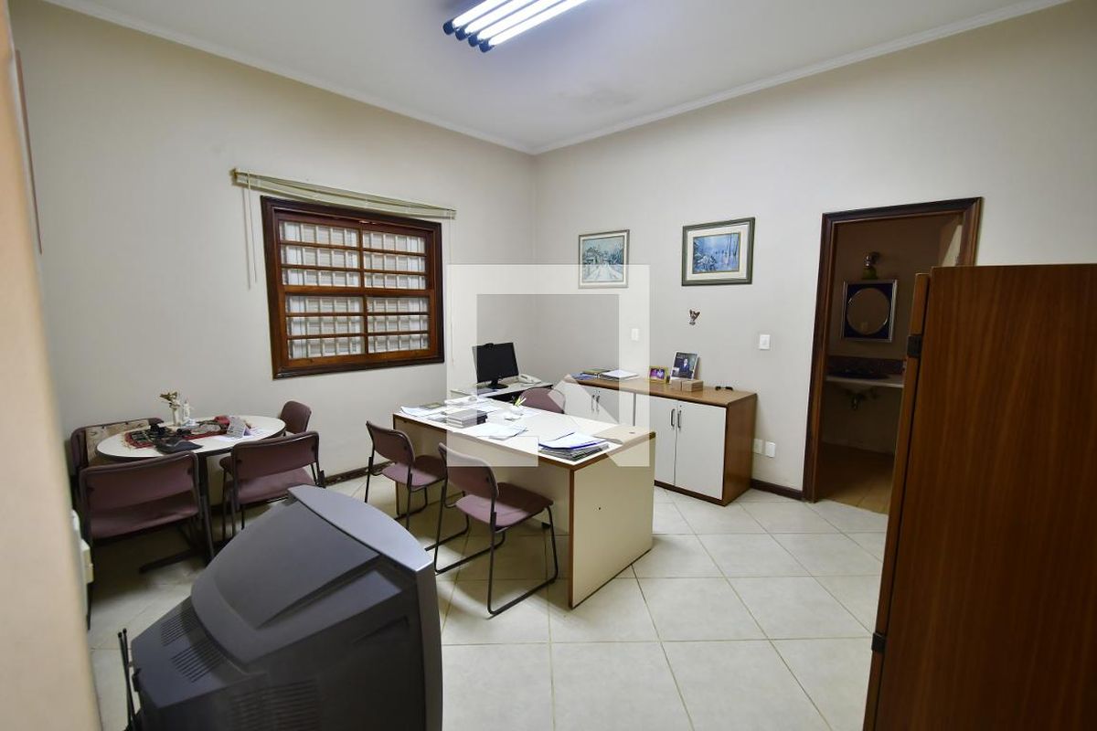 Casa à Venda - Mansões Santo Antônio, 4 Quartos,  345 m2 em , Campinas - sp | SoloBR