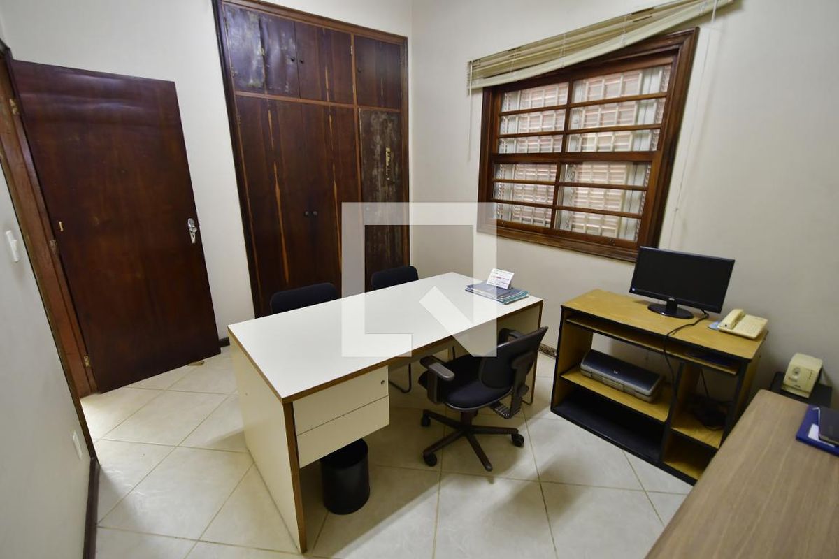 Casa à Venda - Mansões Santo Antônio, 4 Quartos,  345 m2 em , Campinas - sp | SoloBR