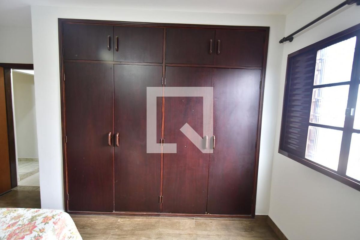 Casa à Venda - Mansões Santo Antônio, 3 Quartos,  1000 m2 em , Campinas - sp | SoloBR