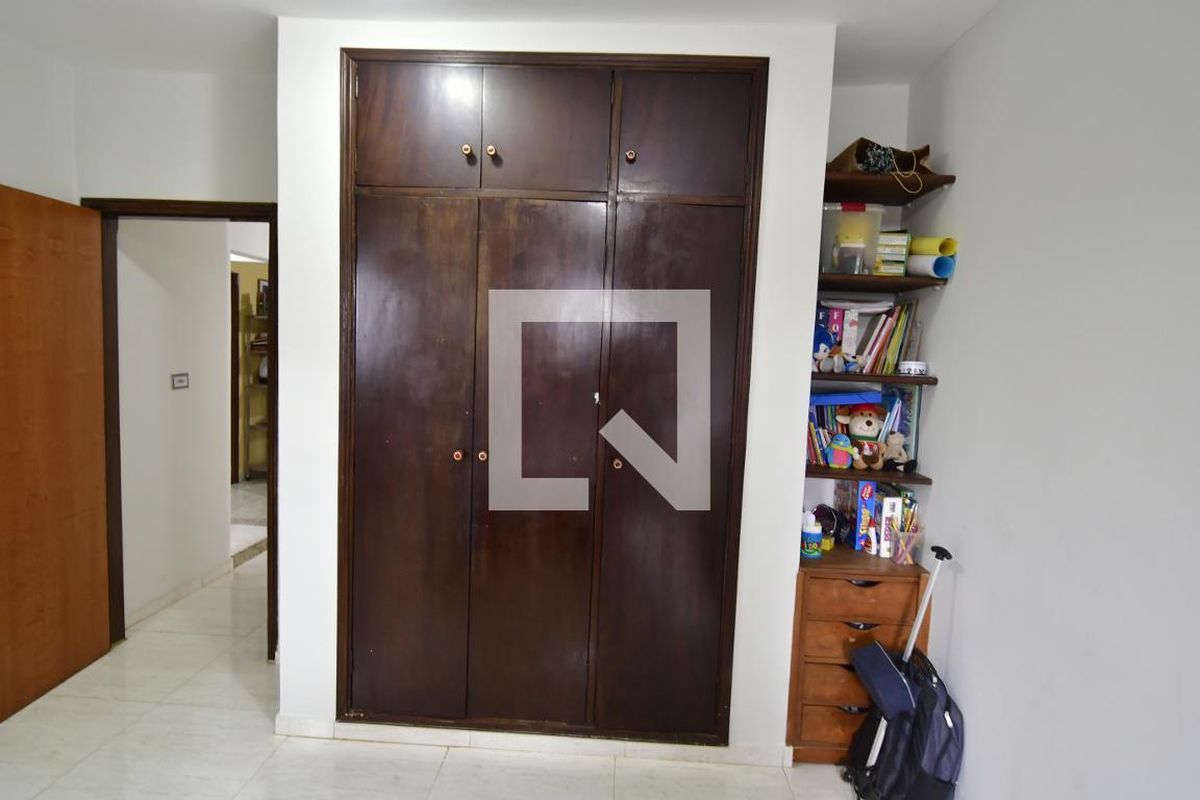 Casa à Venda - Mansões Santo Antônio, 3 Quartos,  1000 m2 em , Campinas - sp | SoloBR