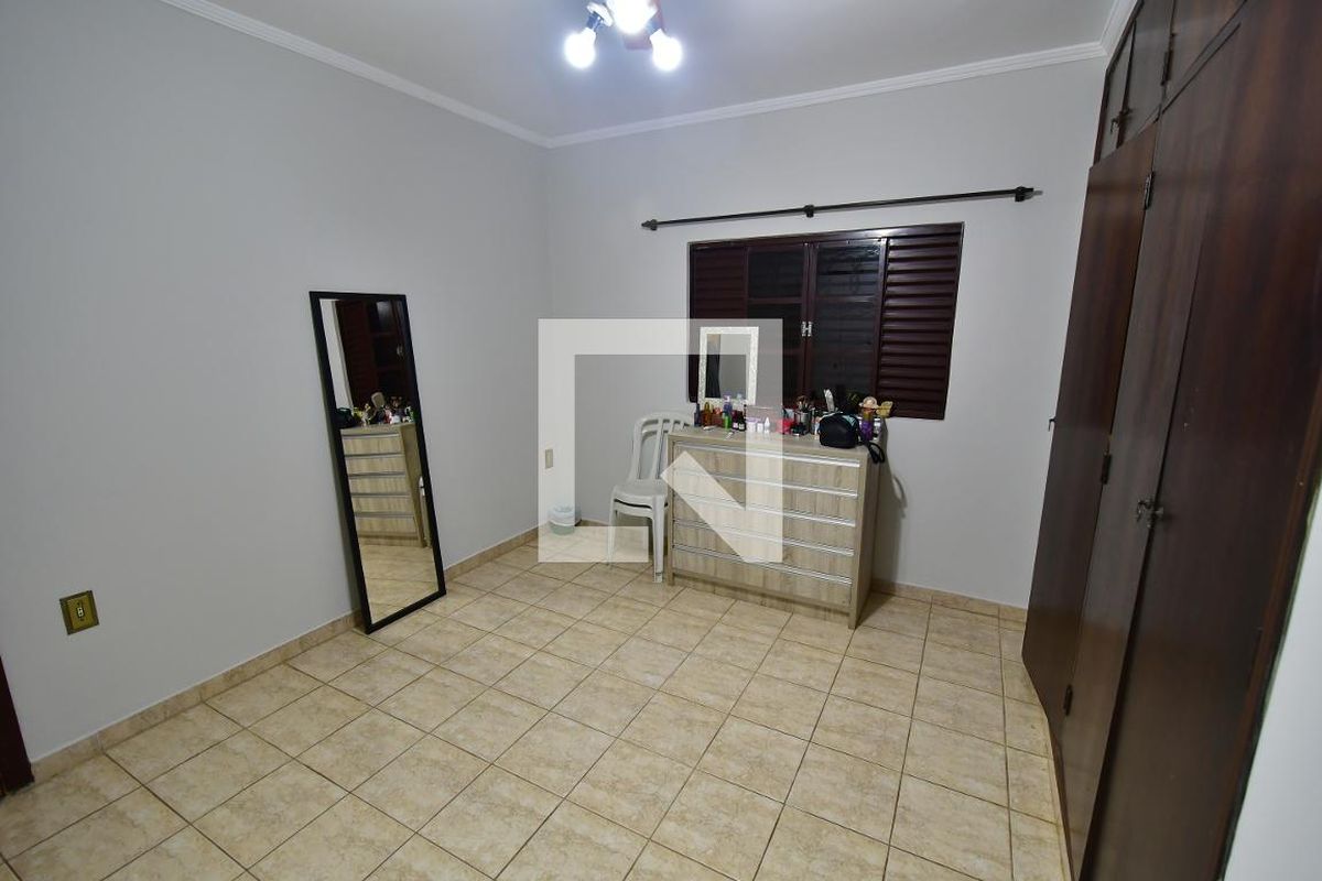 Casa à Venda - Mansões Santo Antônio, 3 Quartos,  1000 m2 em , Campinas - sp | SoloBR