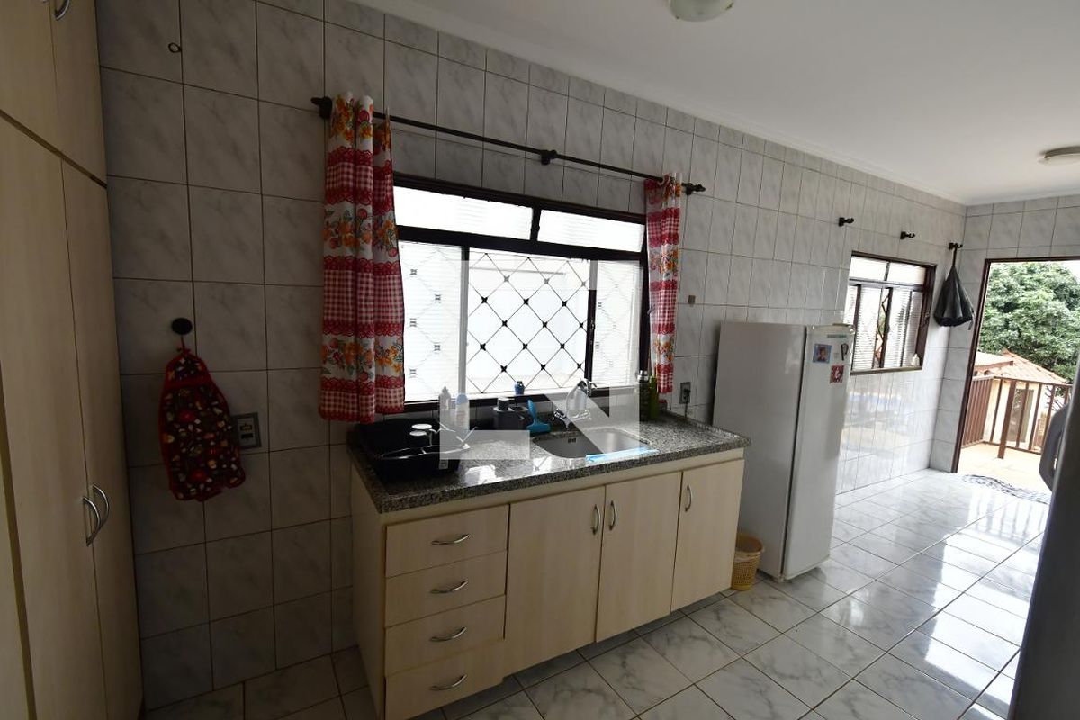 Casa à Venda - Mansões Santo Antônio, 3 Quartos,  1000 m2 em , Campinas - sp | SoloBR