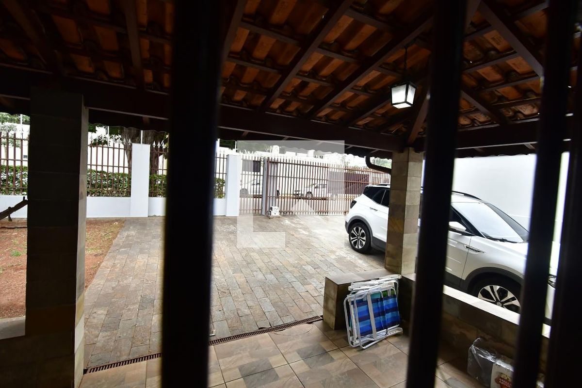Casa à Venda - Mansões Santo Antônio, 3 Quartos,  1000 m2 em , Campinas - sp | SoloBR