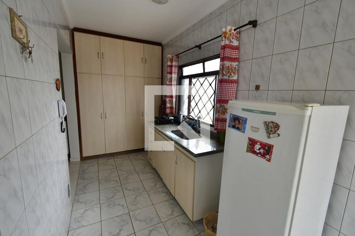 Casa à Venda - Mansões Santo Antônio, 3 Quartos,  1000 m2 em , Campinas - sp | SoloBR