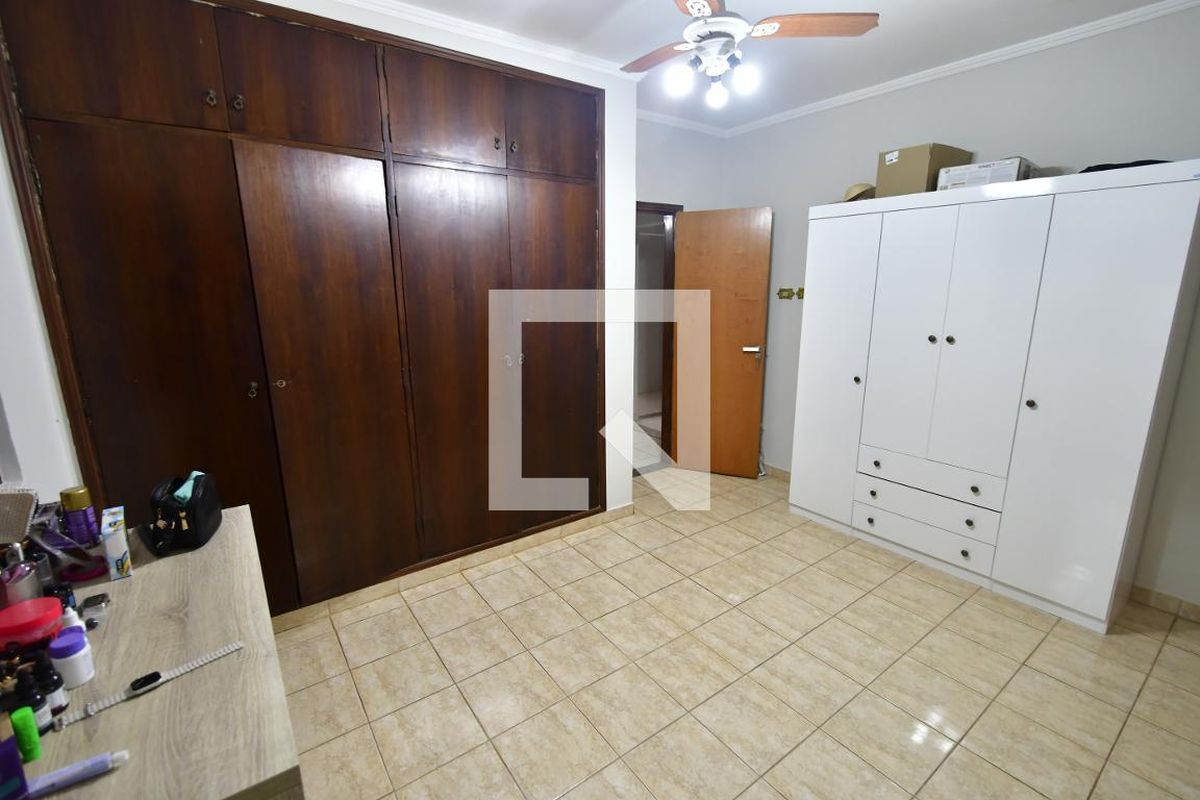 Casa à Venda - Mansões Santo Antônio, 3 Quartos,  1000 m2 em , Campinas - sp | SoloBR