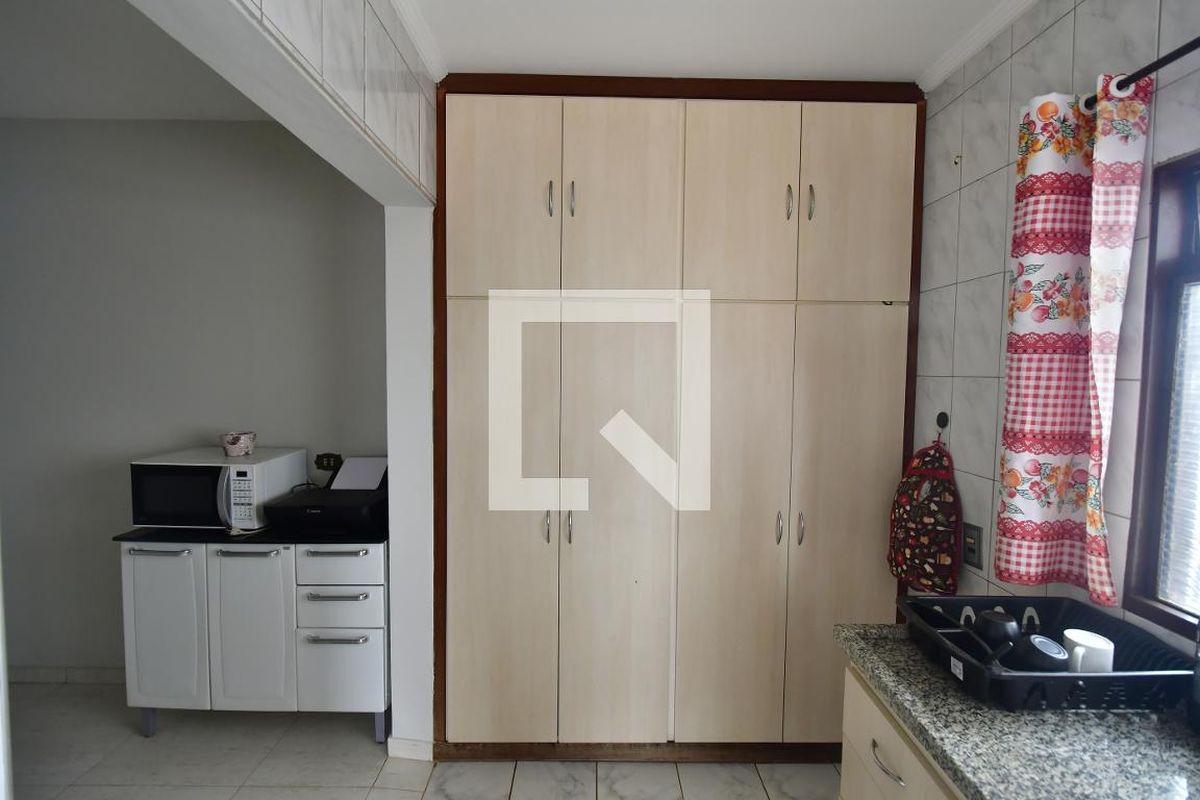 Casa à Venda - Mansões Santo Antônio, 3 Quartos,  1000 m2 em , Campinas - sp | SoloBR