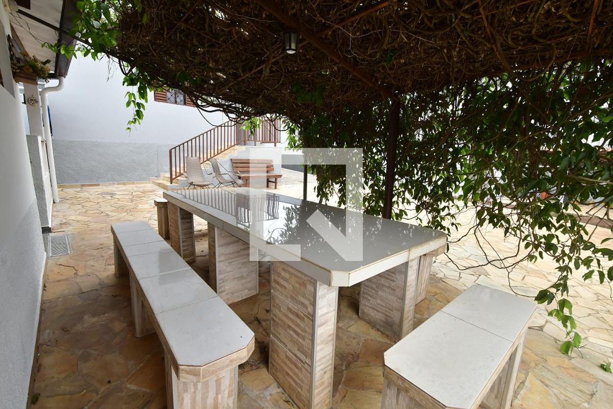 Casa à Venda - Mansões Santo Antônio, 3 Quartos,  1000 m2 em , Campinas - sp | SoloBR