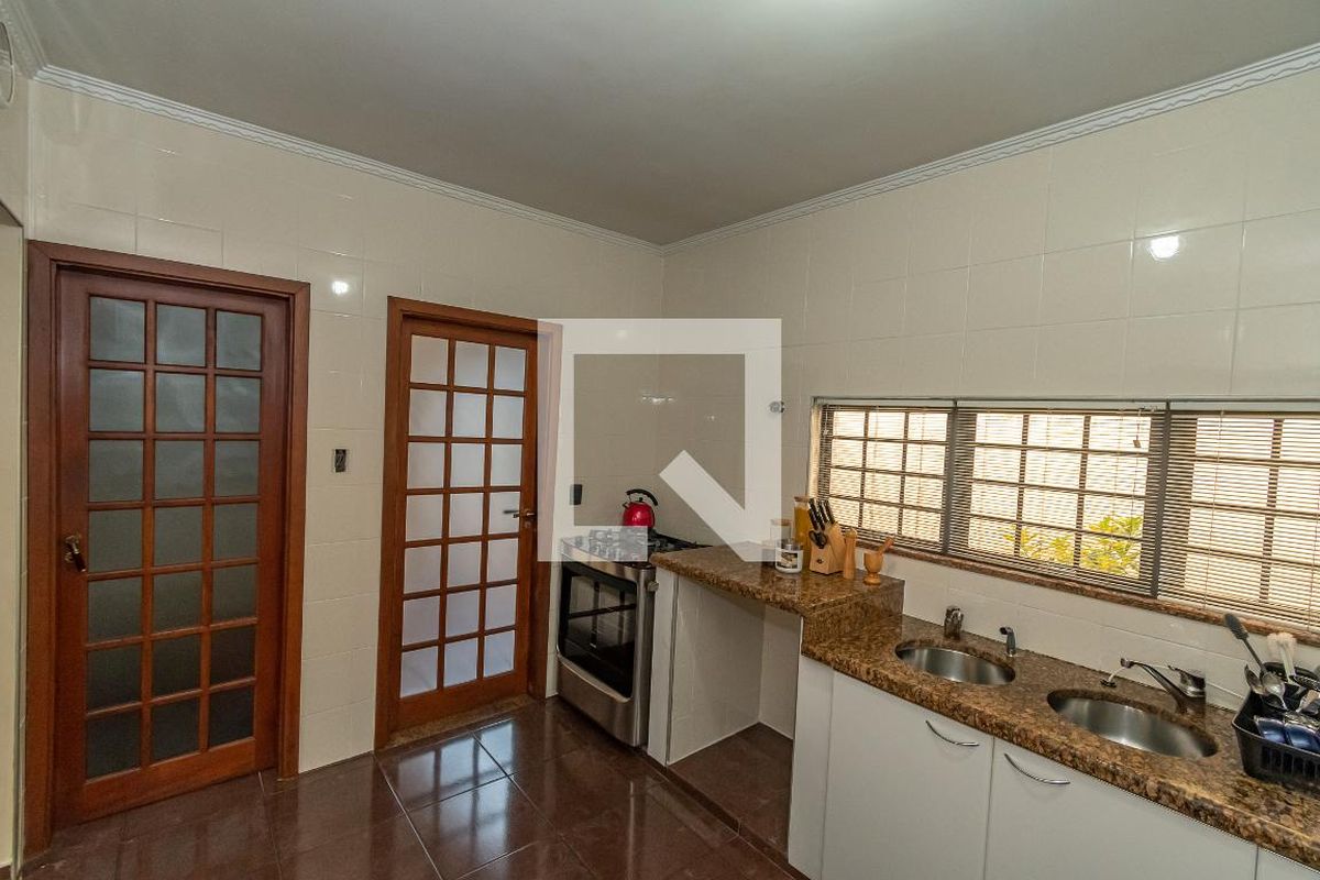 Casa à Venda - Taquaral, 4 Quartos,  293 m2 em , Campinas - sp | SoloBR