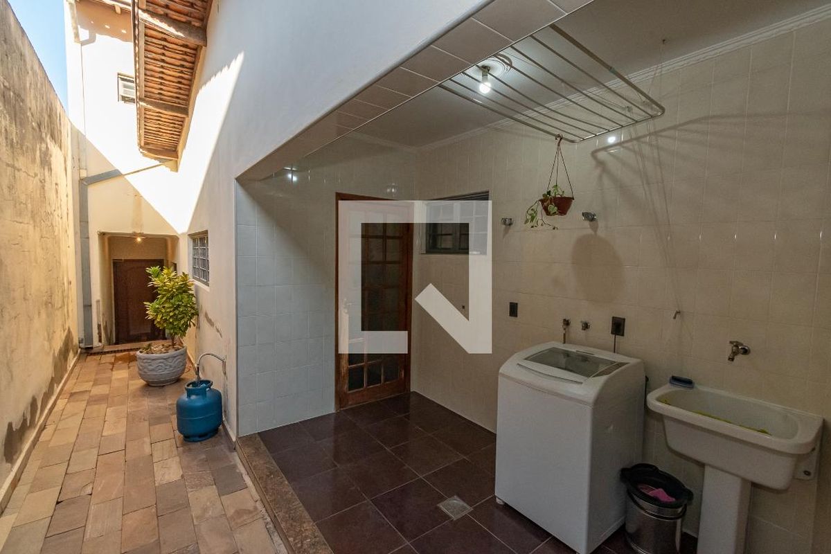Casa à Venda - Taquaral, 4 Quartos,  293 m2 em , Campinas - sp | SoloBR