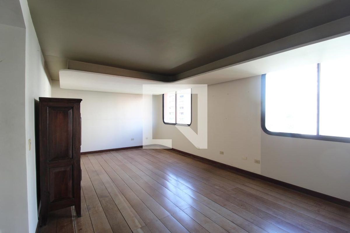 Apartamento, 3 quartos, 210 m² - Foto 2