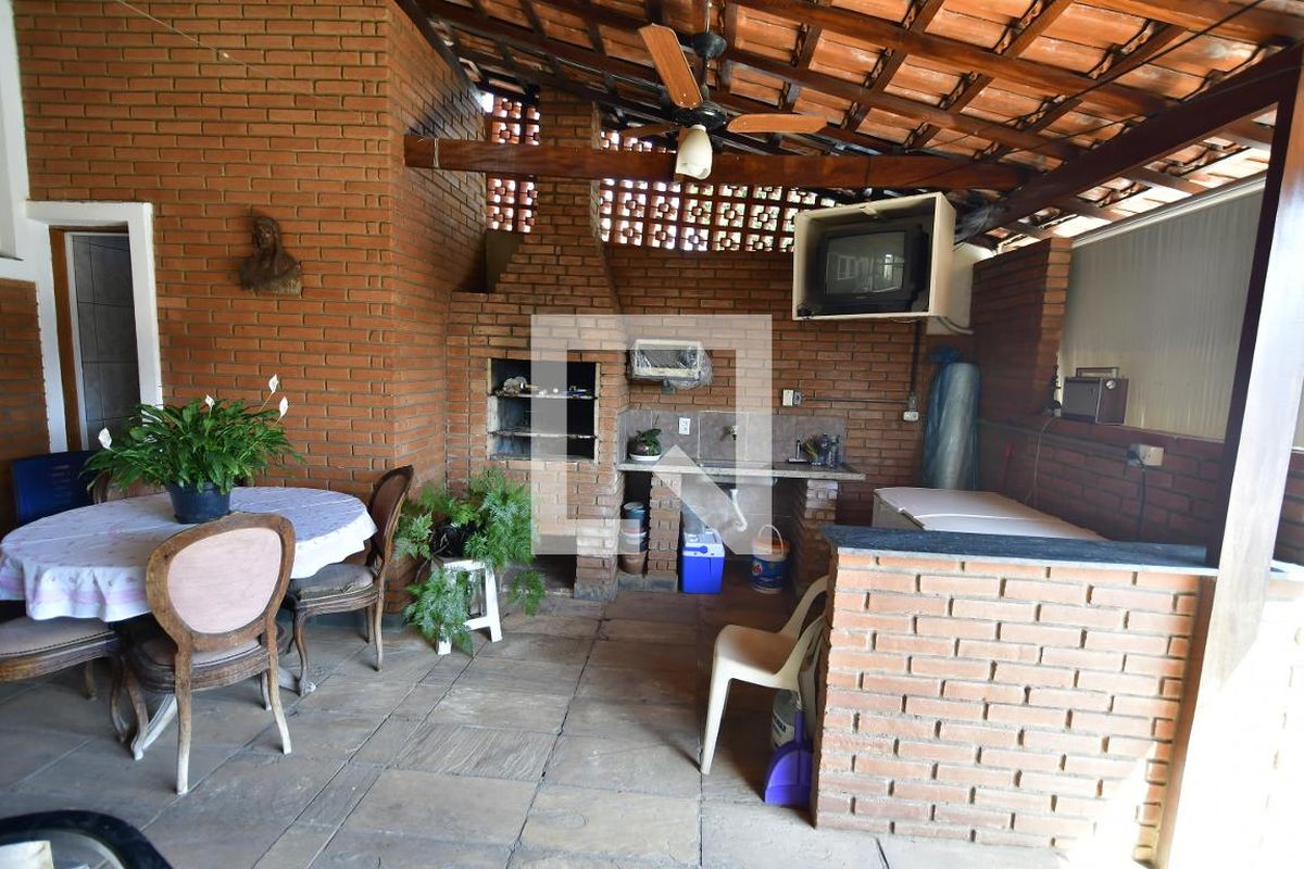 Casa à Venda - Jardim Flamboyant, 3 Quartos,  290 m2 em , Campinas - sp | SoloBR